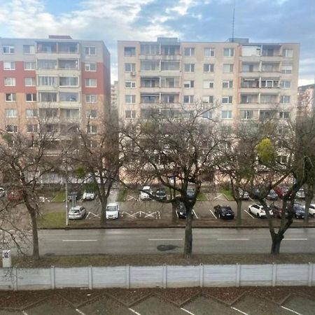 Private Apartment 1Km From Center Bratislava Exterior foto