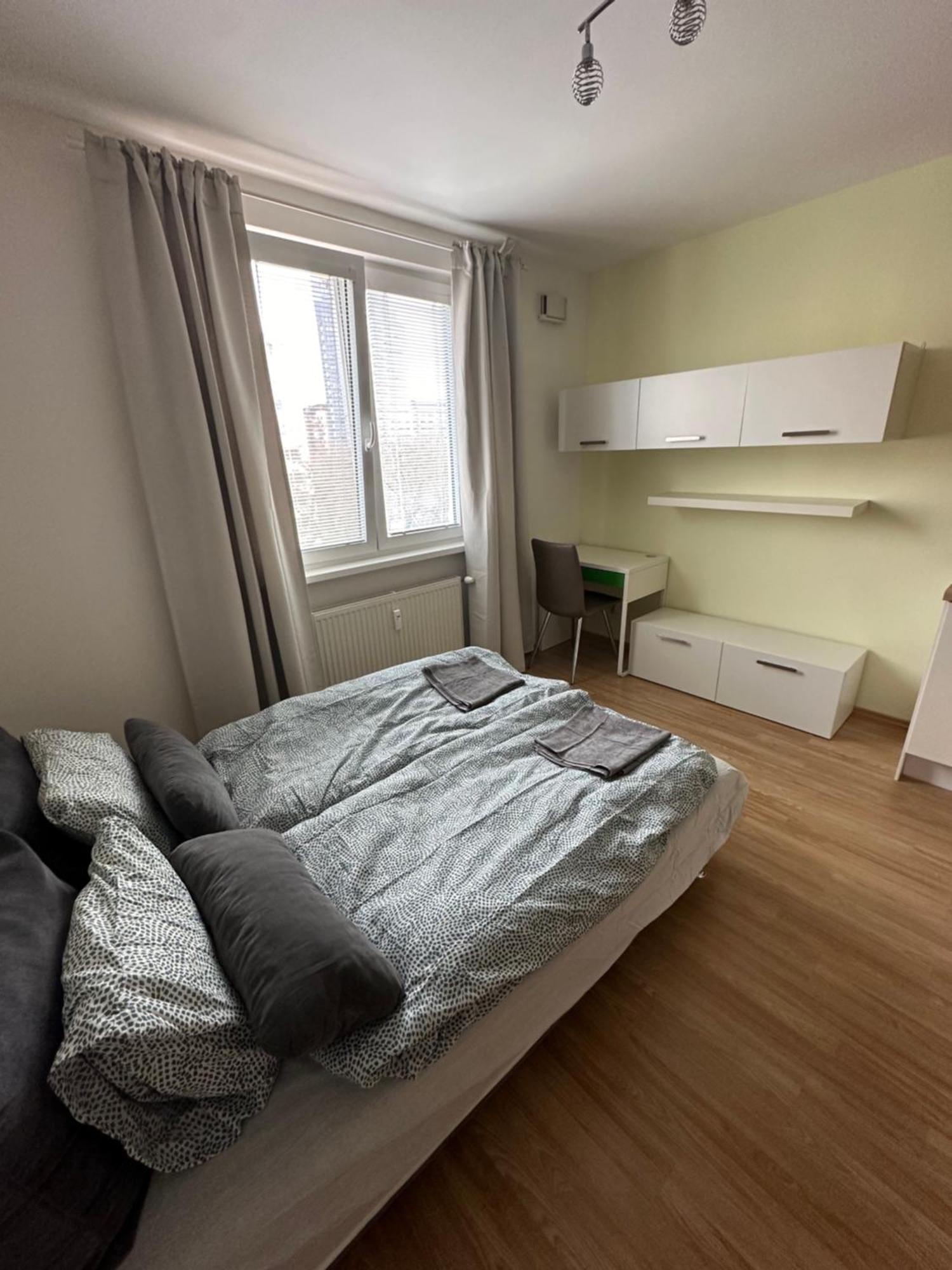 Private Apartment 1Km From Center Bratislava Exterior foto