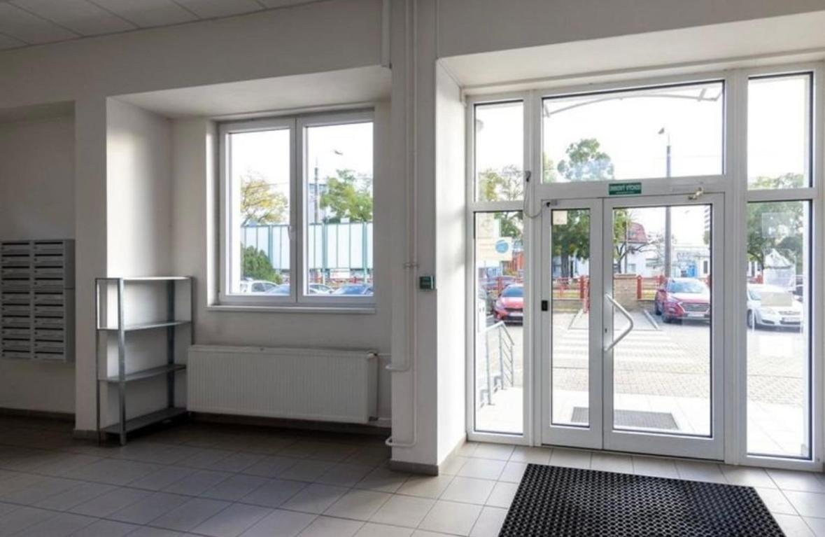 Private Apartment 1Km From Center Bratislava Exterior foto