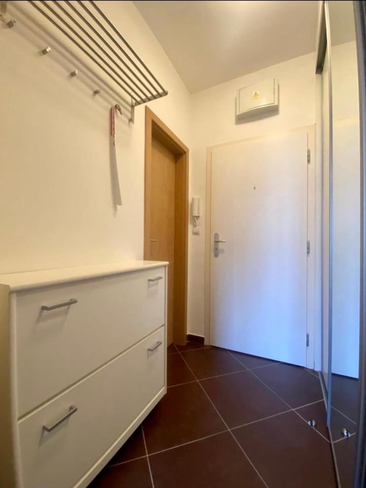 Private Apartment 1Km From Center Bratislava Exterior foto